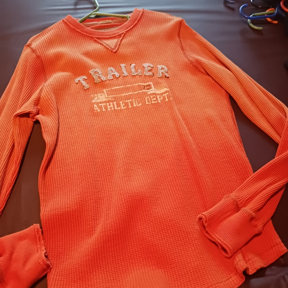 Trailer medium sweater